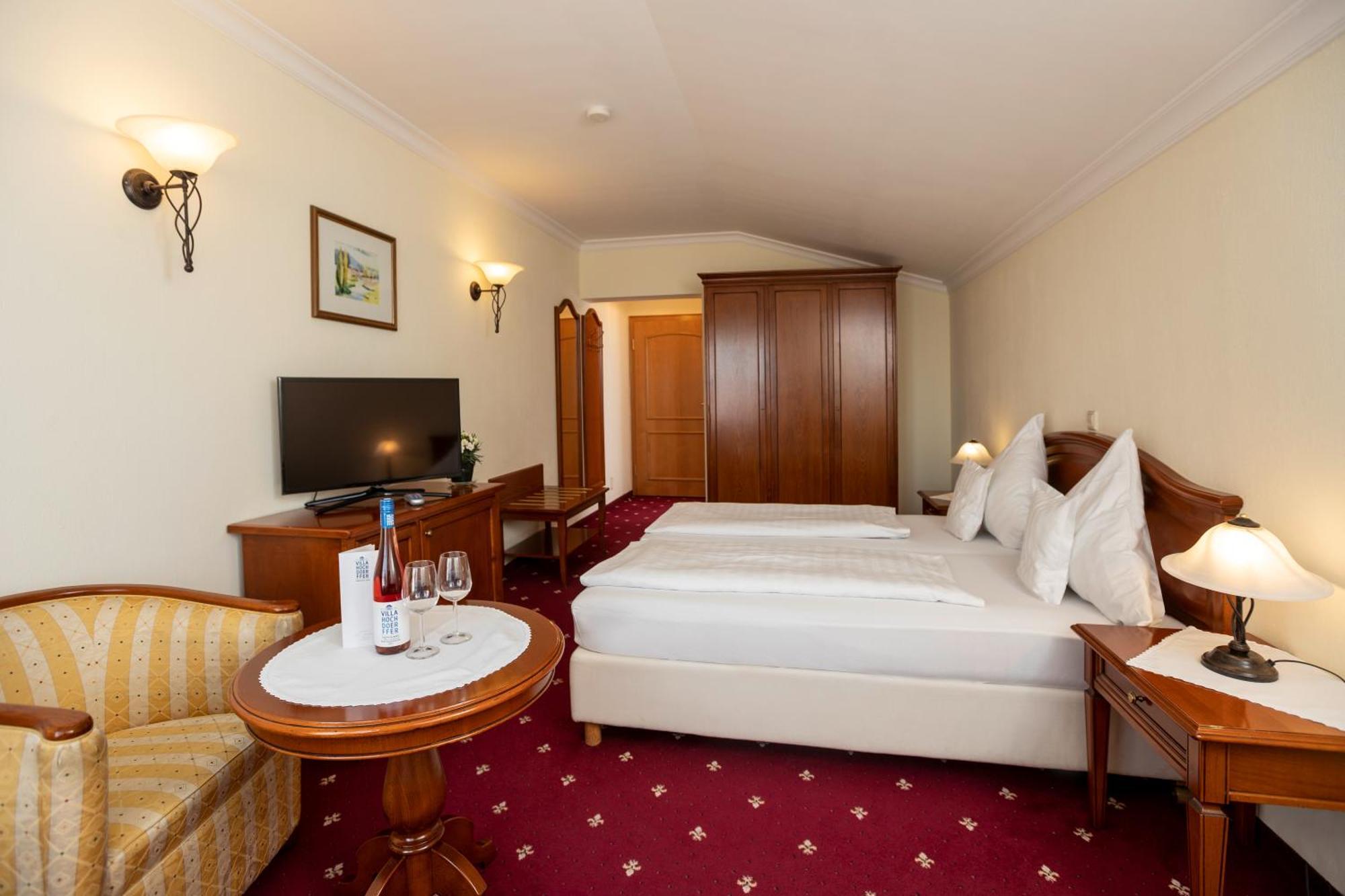 Villa Hochdoerffer Gaestehaus ลันเดาอินแดร์ฟัลซ์ ภายนอก รูปภาพ