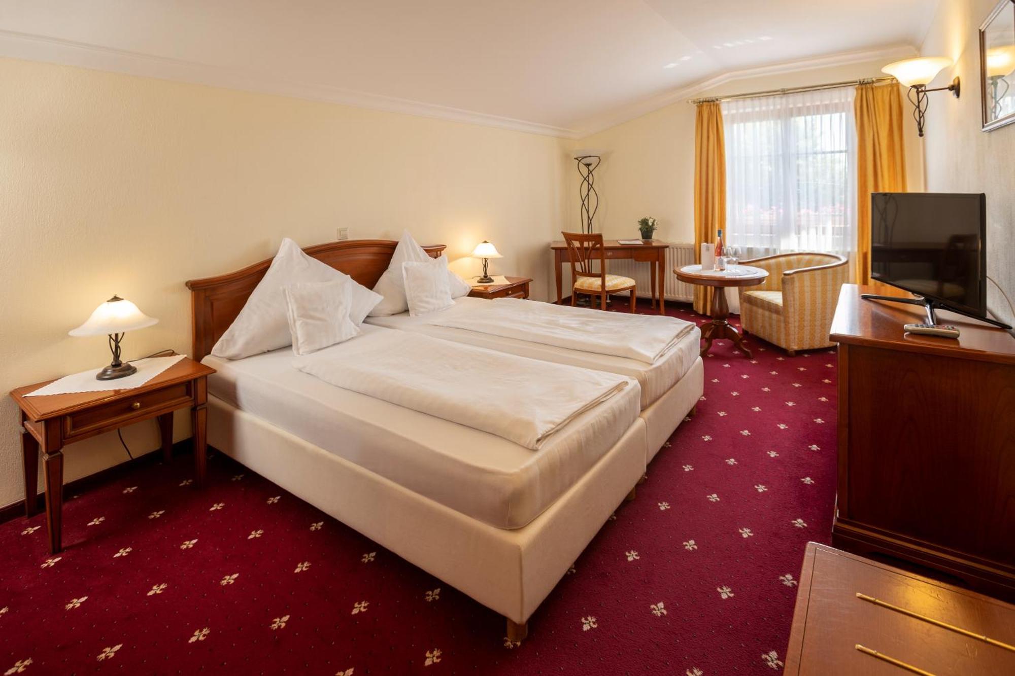 Villa Hochdoerffer Gaestehaus ลันเดาอินแดร์ฟัลซ์ ภายนอก รูปภาพ